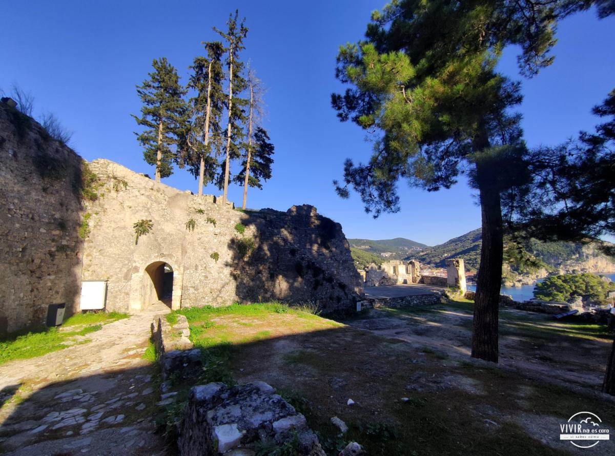 Interior del Castillo veneciano de Parga (Grecia)