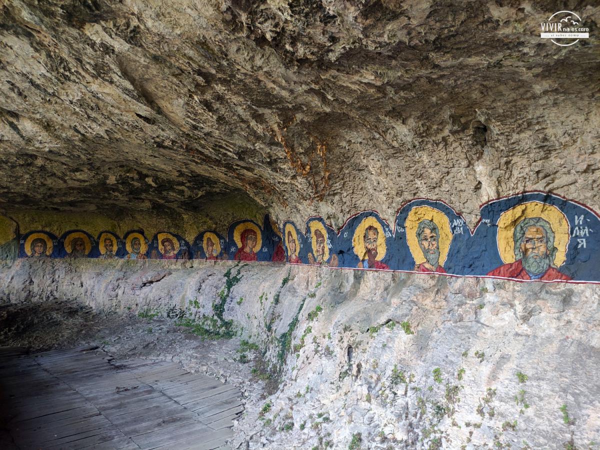 Cueva pinturas Sendero ecologico eco trail Panega (Lukovit, Bulgaria)