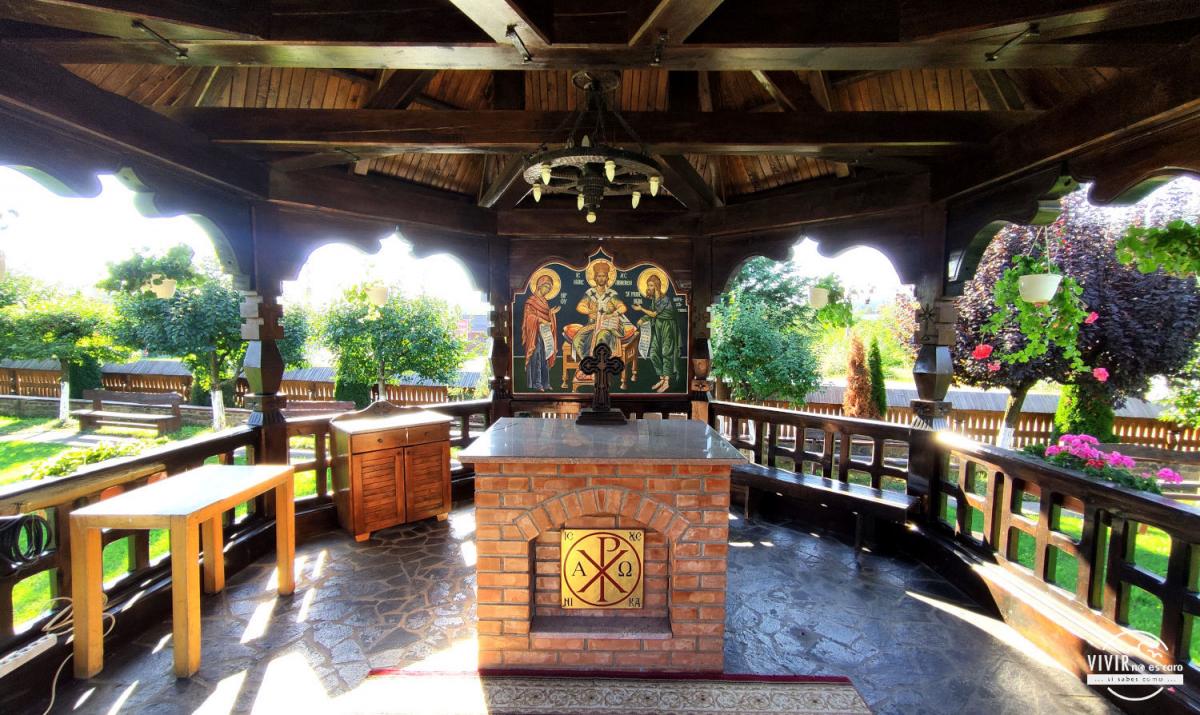 Maramures. Iglesia de madera en Baia Sprie (Rumanía)
