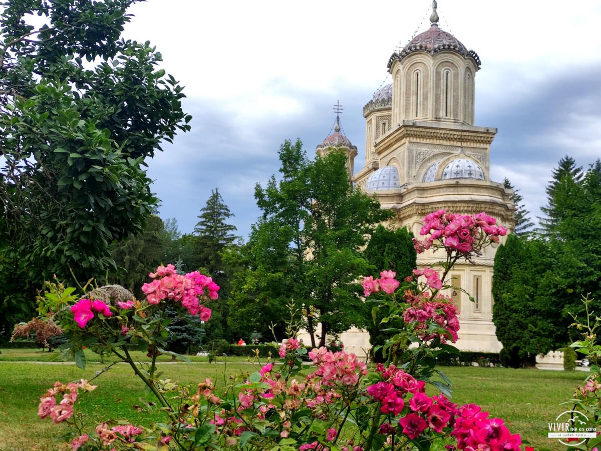 Jardines Monasterio de Curtea de Arges (Rumanía)