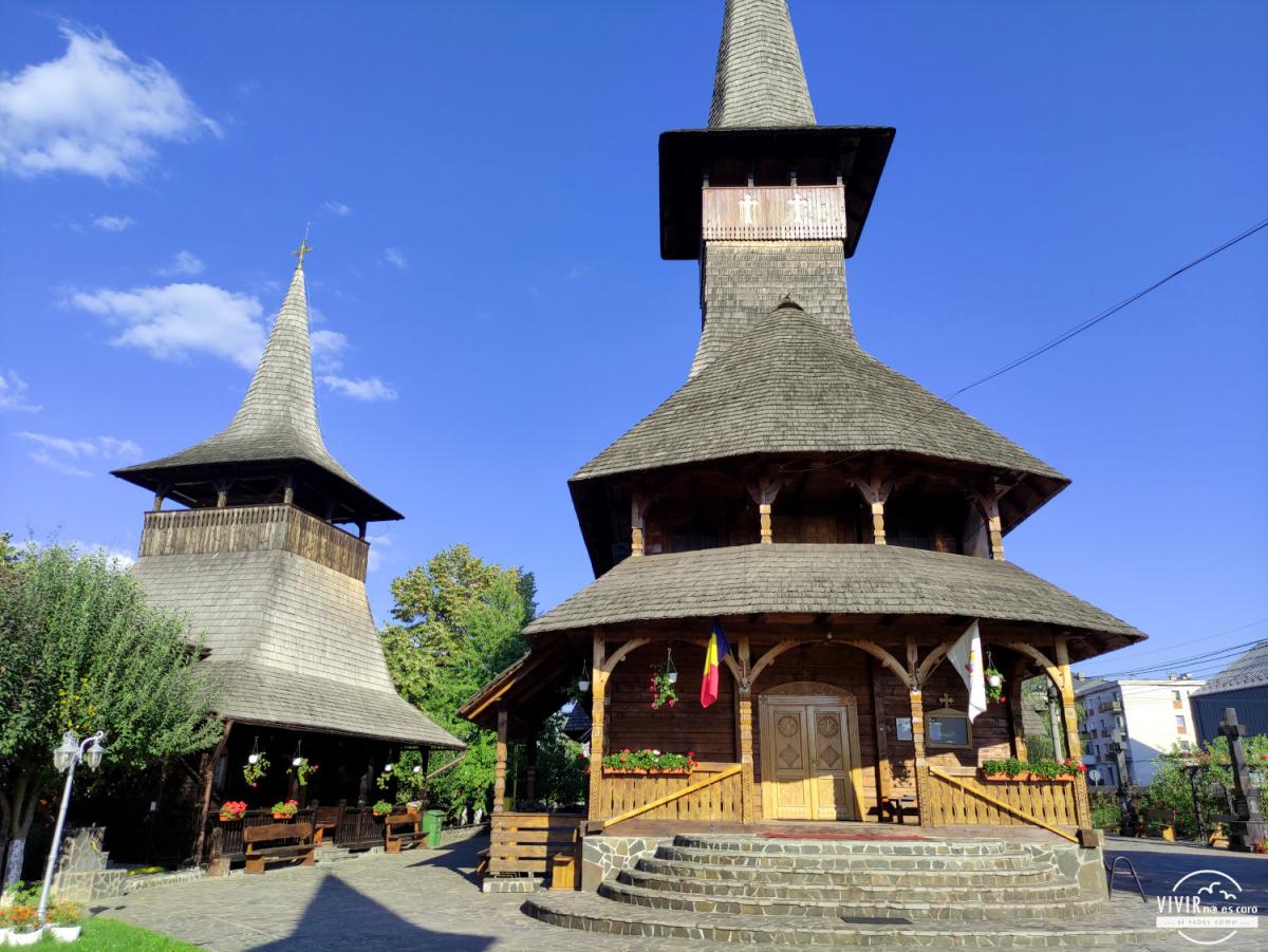 Maramures. Iglesia de madera en Baia Sprie (Rumanía)