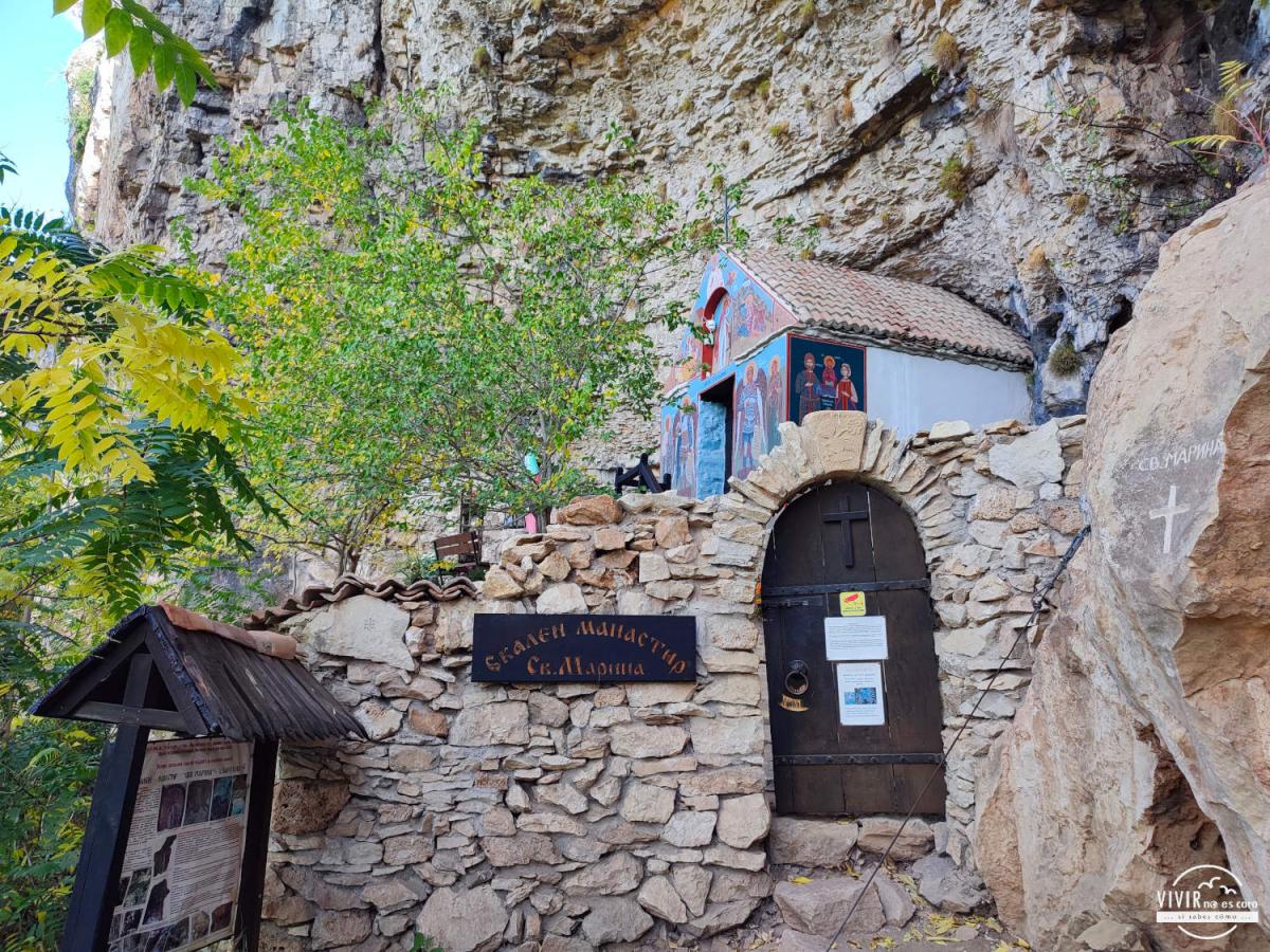 Monasterio rupestre en la roca de Santa Marina (Bulgaria)