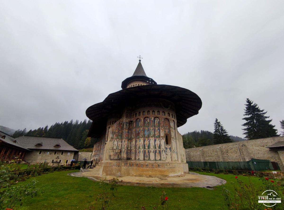 Monasterios pintados de Bucovina en Rumania. Monasterio de Voronet