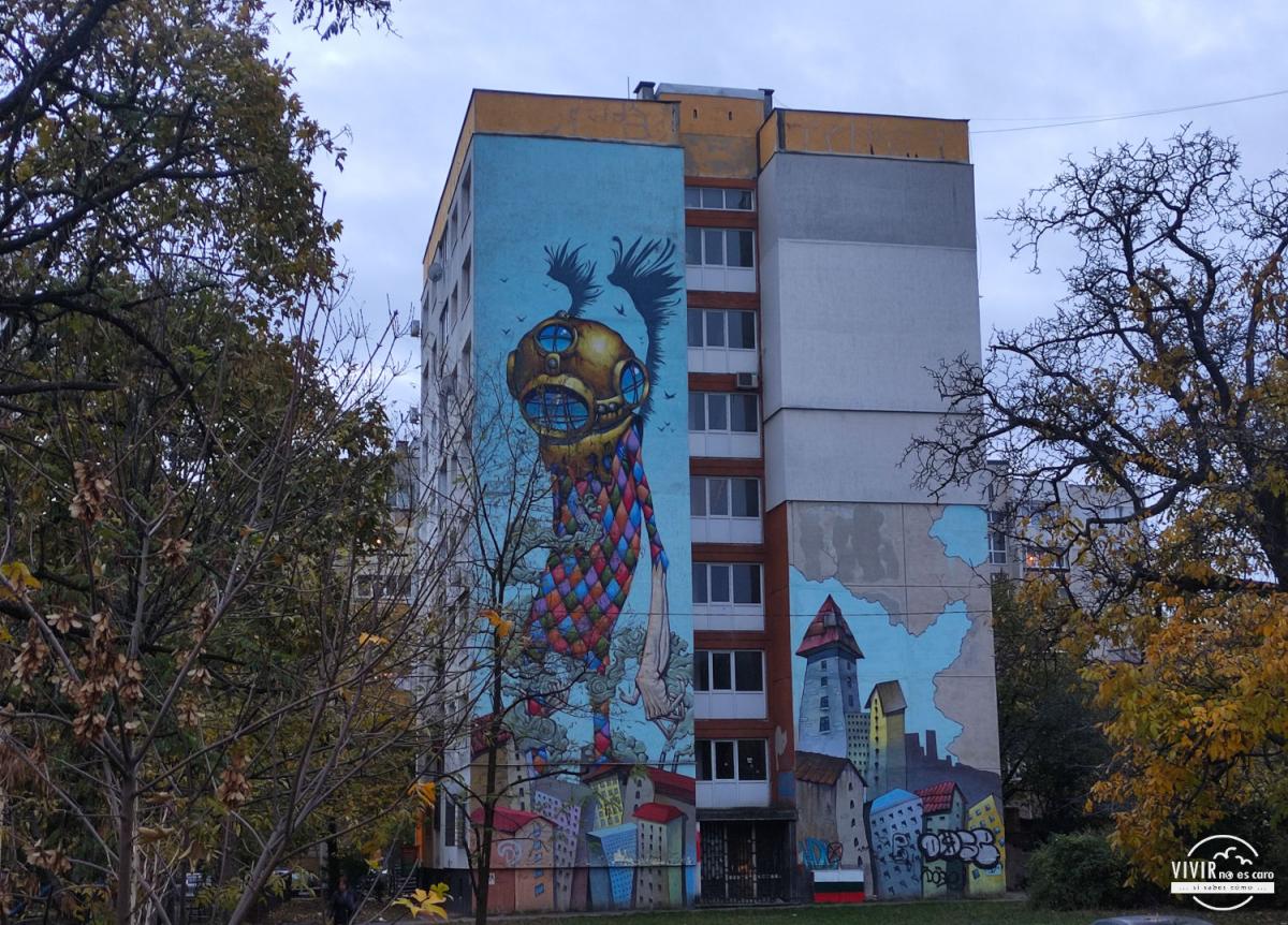 Street art Mural graffiti Gulliver by Bozko (Sofía, Bulgaria)