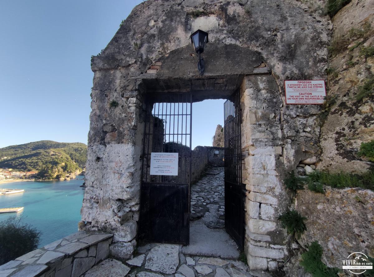 Puerta acceso Castillo veneciano de Parga (Grecia)