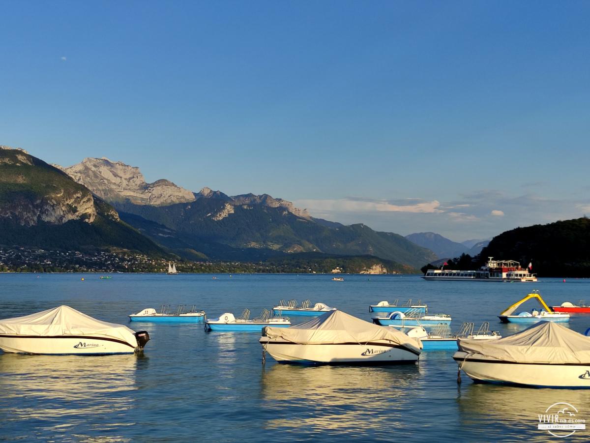 Barcas en el Lago Annecy (Francia)