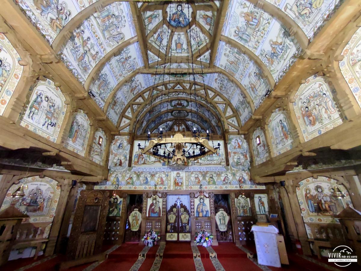 Interior de la Iglesia del Monasterio de Barsana (Maramures, Rumanía)