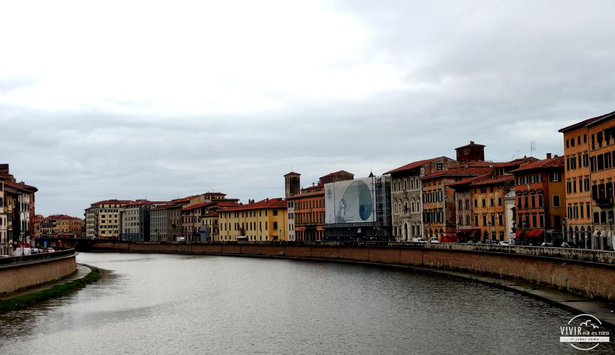 Vistas del Río Arno desde el Ponte di Mezzo (Pisa, Italia)
