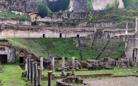 El anfiteatro romano de Volterra (La Toscana)
