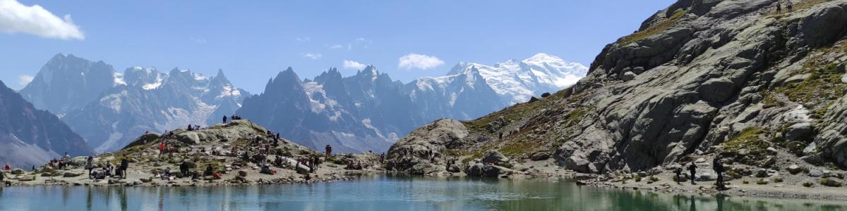 El Lac Blanc con el reflejo de las montañas blancas